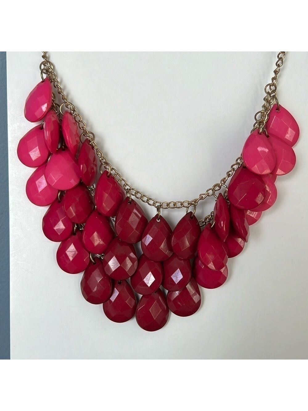 Costume fashion jewelry, 3 tiered necklace, pink teardrop beads. Approx 10.5”